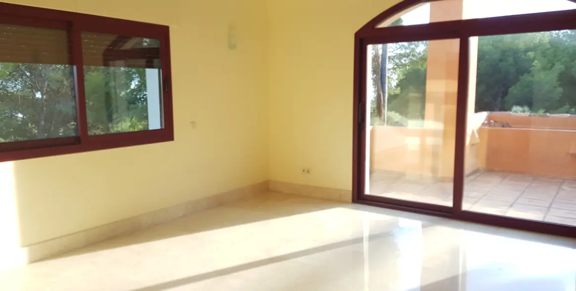 Sale of detached villa in Sierra Blanca 20