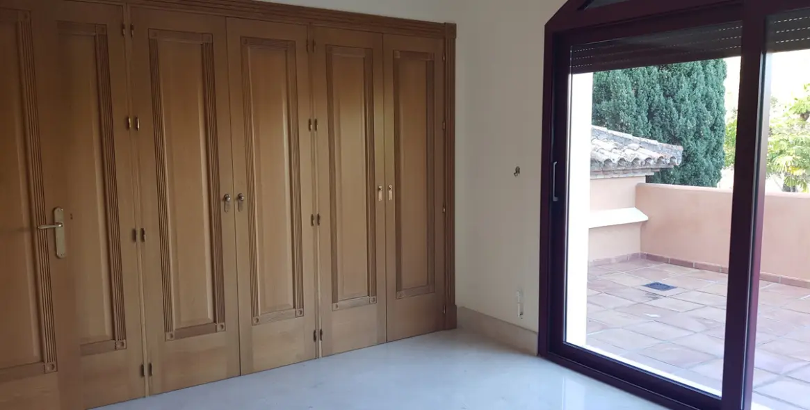 Продажа  отдельно стоящей виллы в Sierra Blanca 23