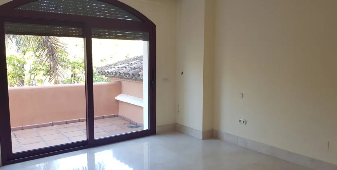 Продажа  отдельно стоящей виллы в Sierra Blanca 24