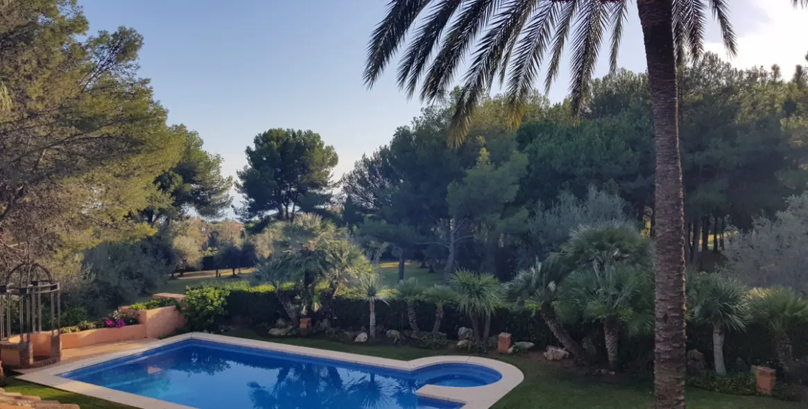 Продажа  отдельно стоящей виллы в Sierra Blanca 26