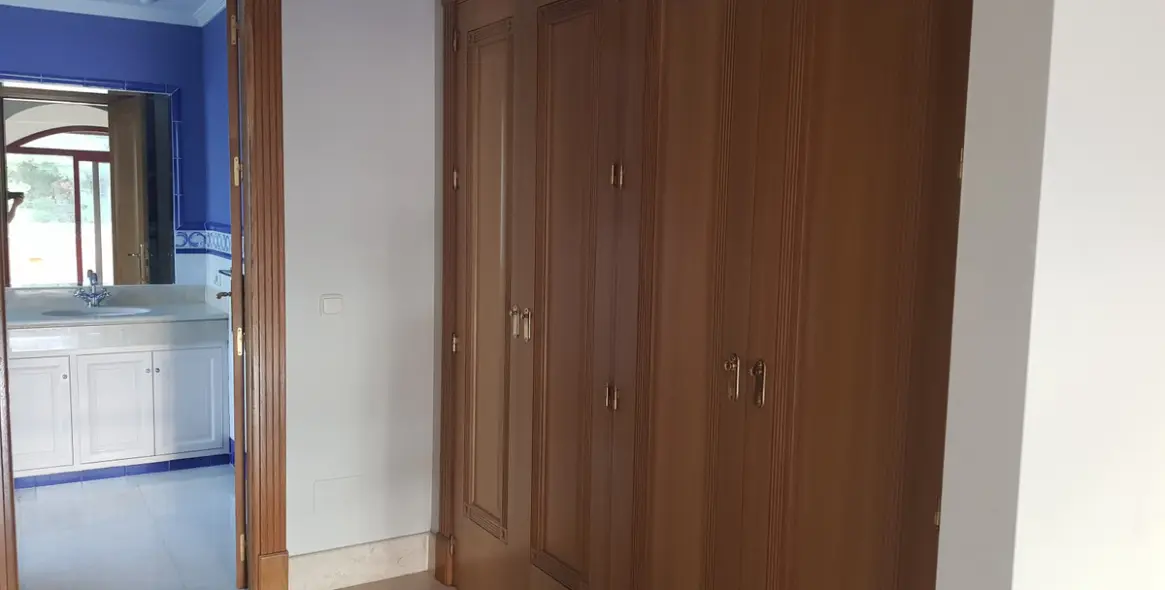 Продажа  отдельно стоящей виллы в Sierra Blanca 28