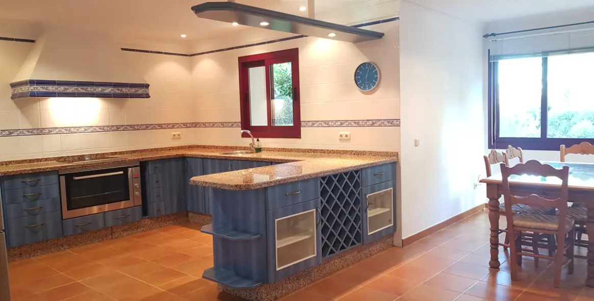 Продажа  отдельно стоящей виллы в Sierra Blanca 37