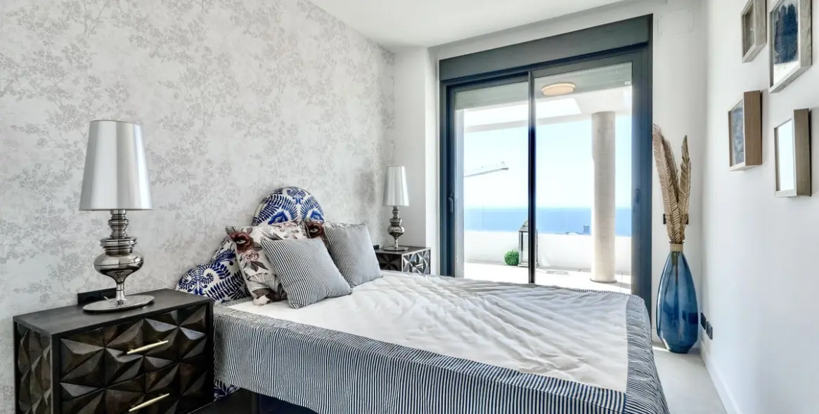 Долгосрочная аренда апартаментов на среднем этаже в Altos de los Monteros 13