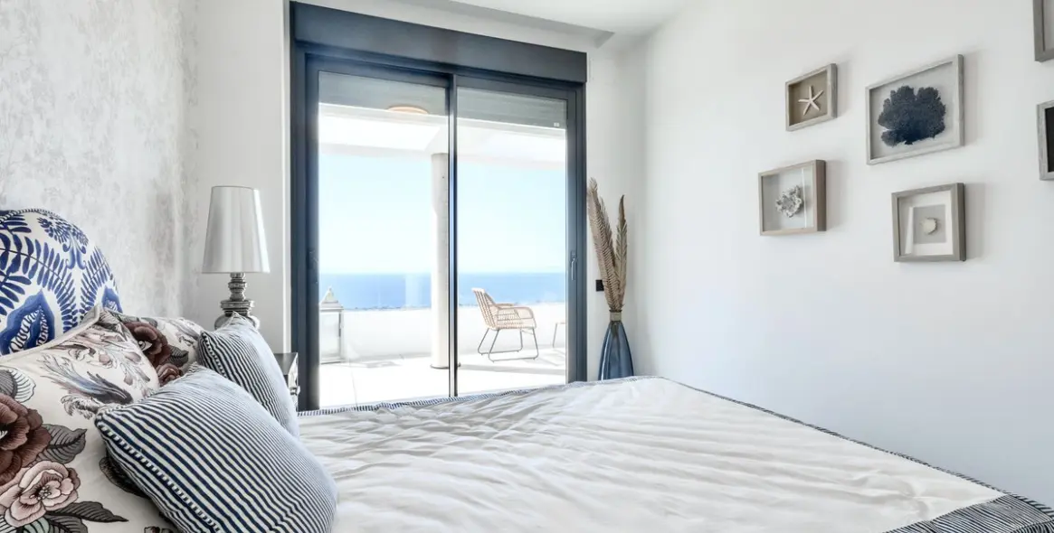 Долгосрочная аренда апартаментов на среднем этаже в Altos de los Monteros 14