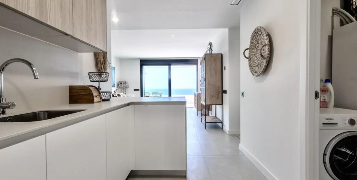 Долгосрочная аренда апартаментов на среднем этаже в Altos de los Monteros 19