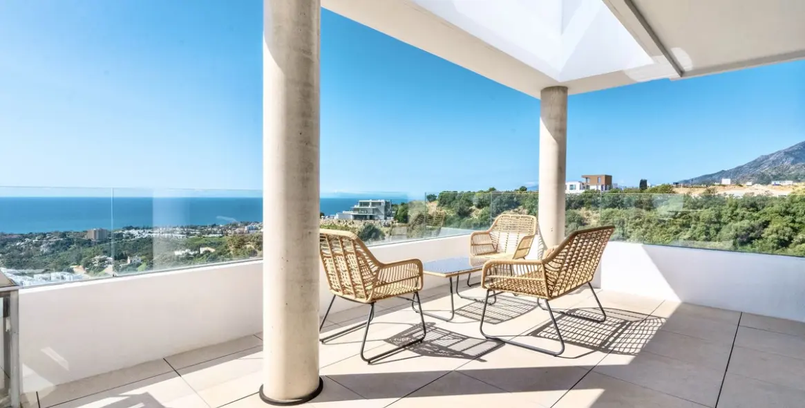 Долгосрочная аренда апартаментов на среднем этаже в Altos de los Monteros 26