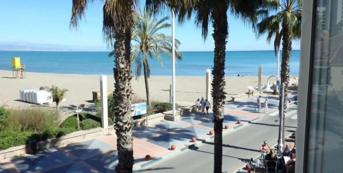 Sale of middle floor apartment in Benalmadena 1
