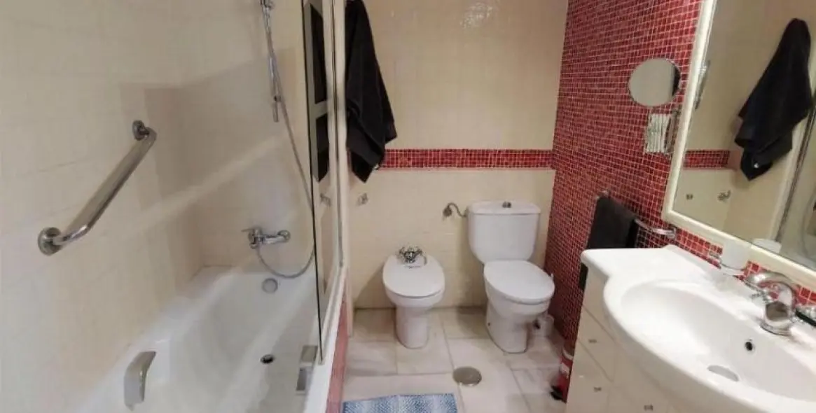 Sale of middle floor apartment in Benalmadena 11
