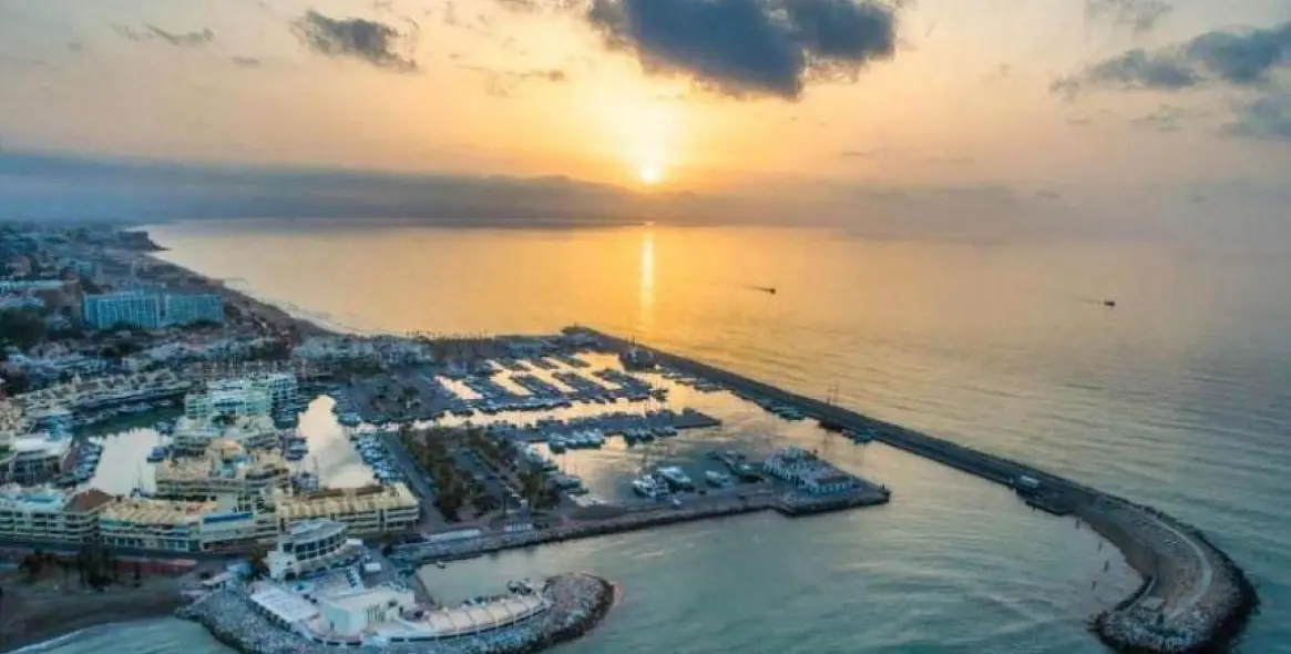 Sale of middle floor apartment in Benalmadena 12