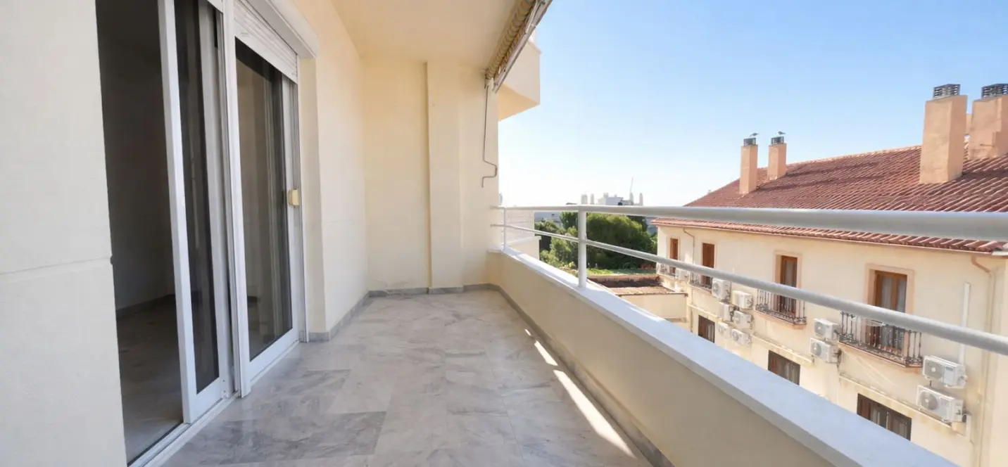Venta de apartamento en planta media en Torremolinos 1