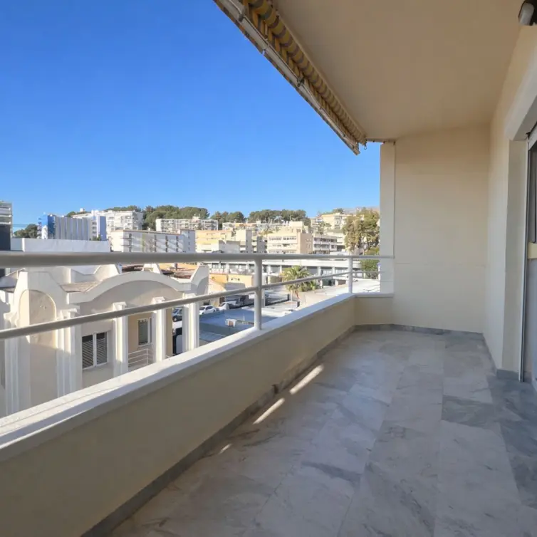 Venta de apartamento en planta media en Torremolinos