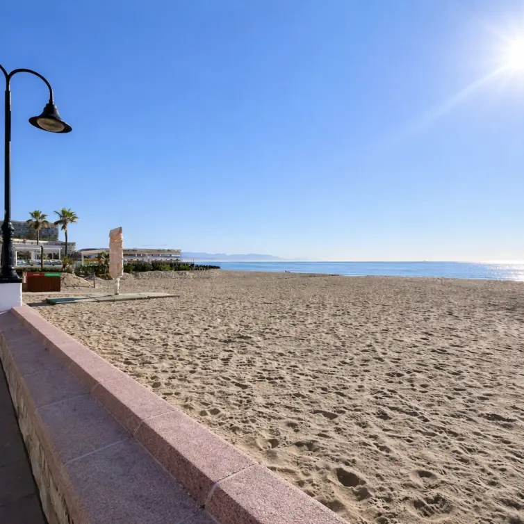Venta de apartamento en planta media en Torremolinos