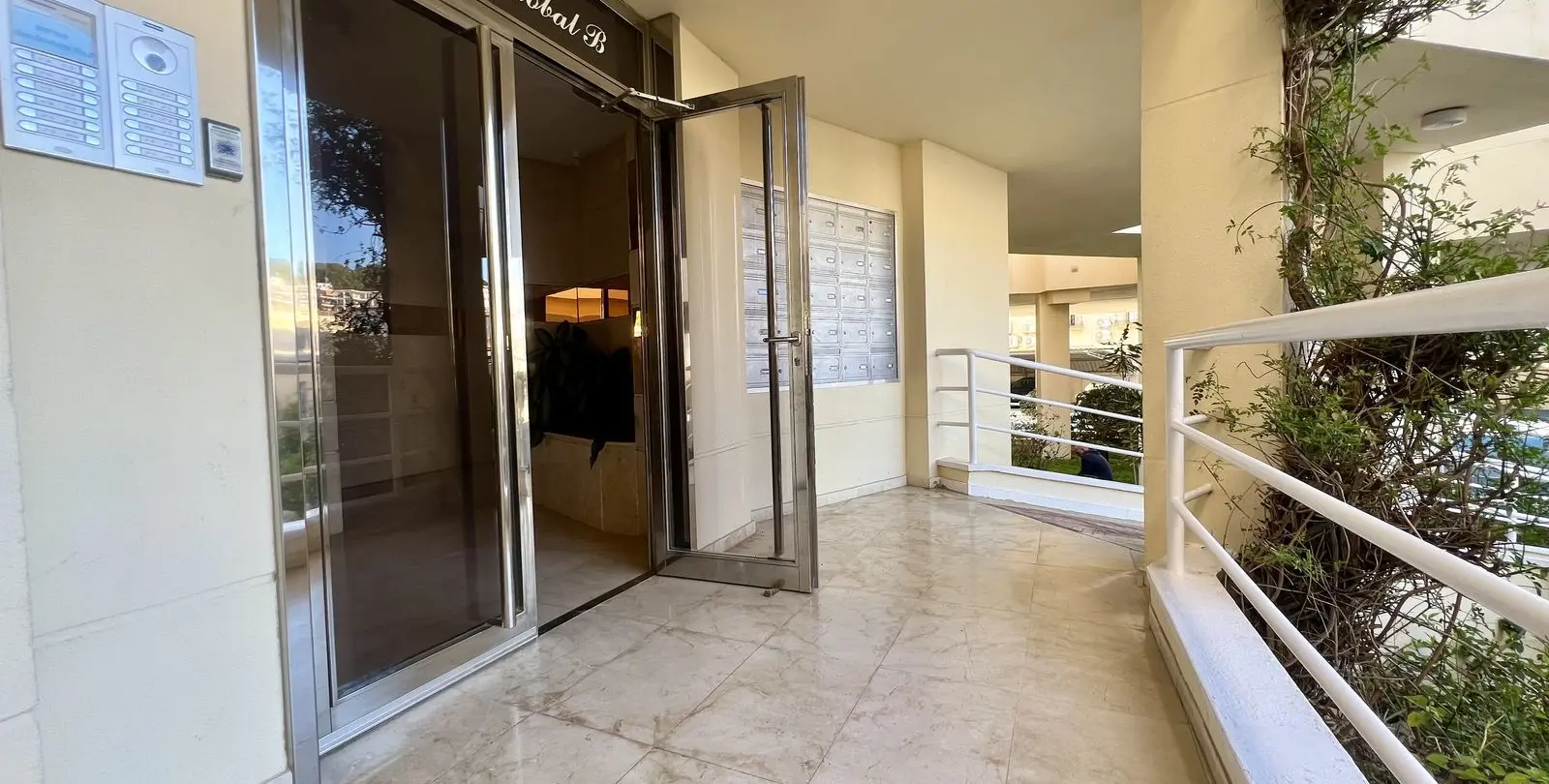 Sale of middle floor apartment in Torremolinos 8