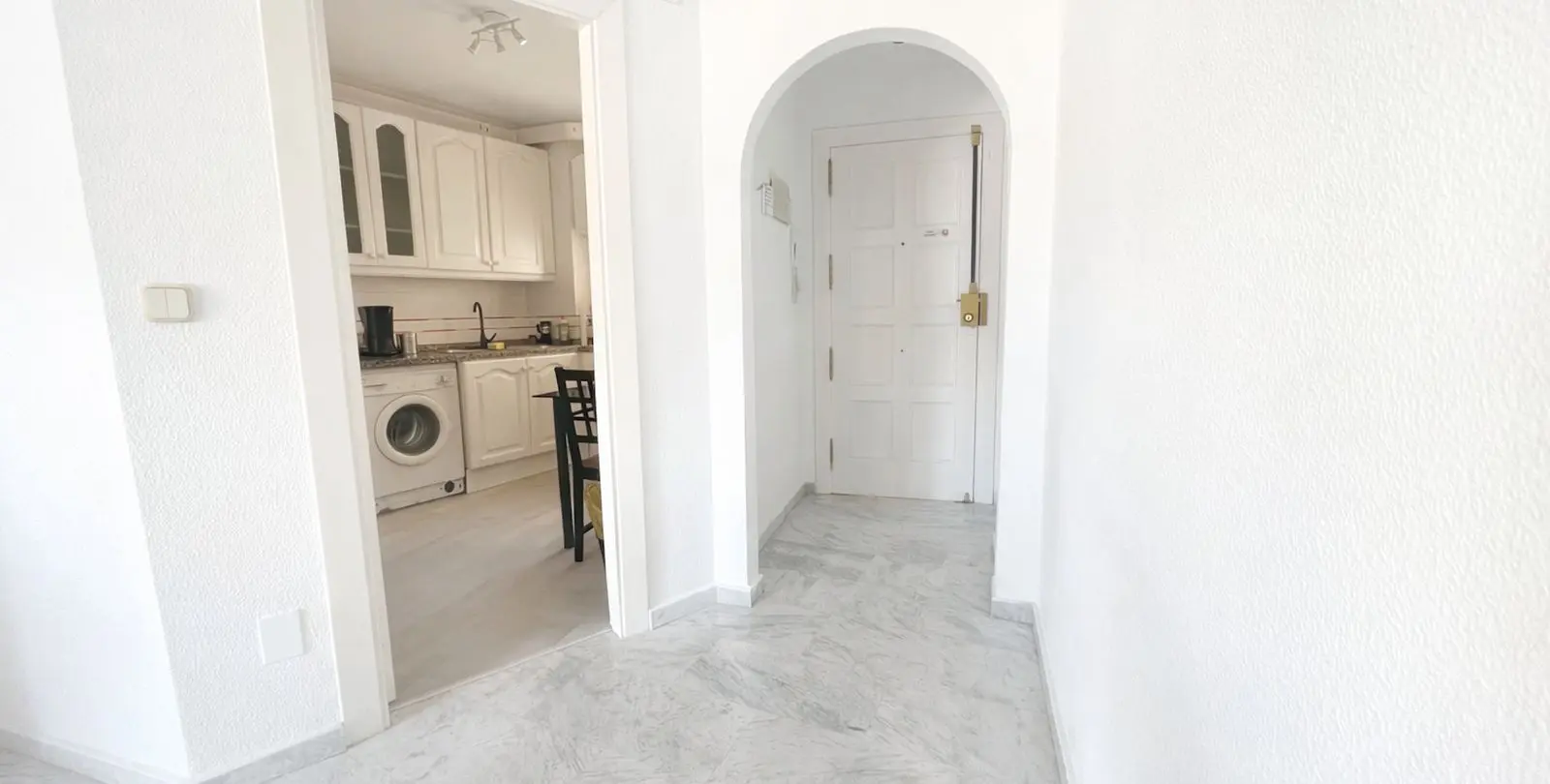 Sale of middle floor apartment in Torremolinos 9