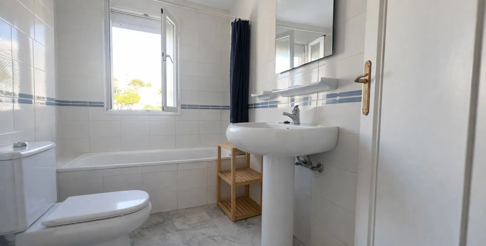 Sale of middle floor apartment in Torremolinos 13