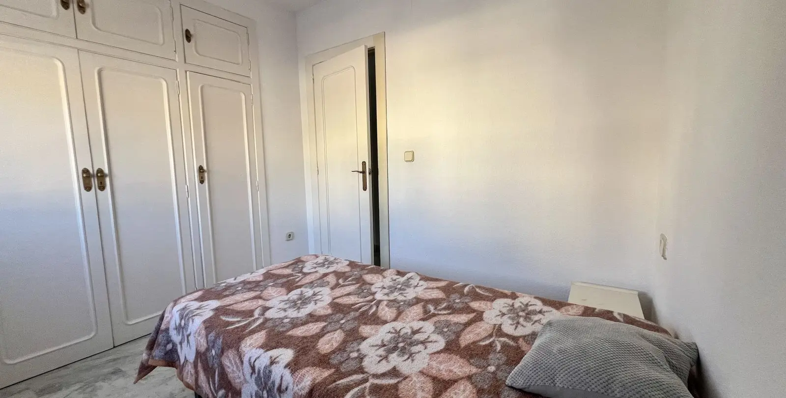 Sale of middle floor apartment in Torremolinos 19