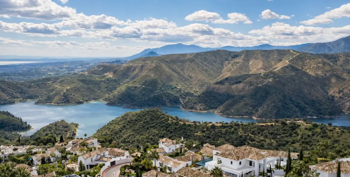 Sale of ground floor apartment in Istán 1