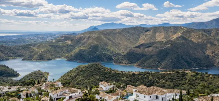 Sale of ground floor apartment in Istán 0