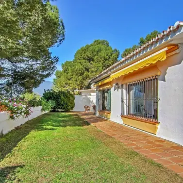 Sale of ground floor apartment in Istán