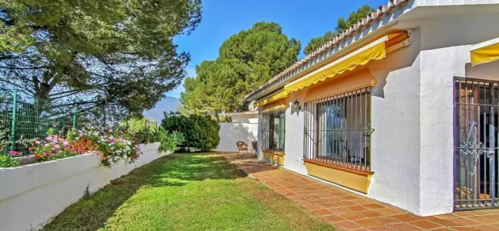 Sale of ground floor apartment in Istán 2