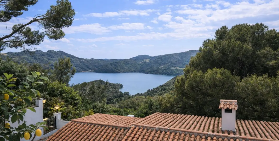 Sale of ground floor apartment in Istán 6