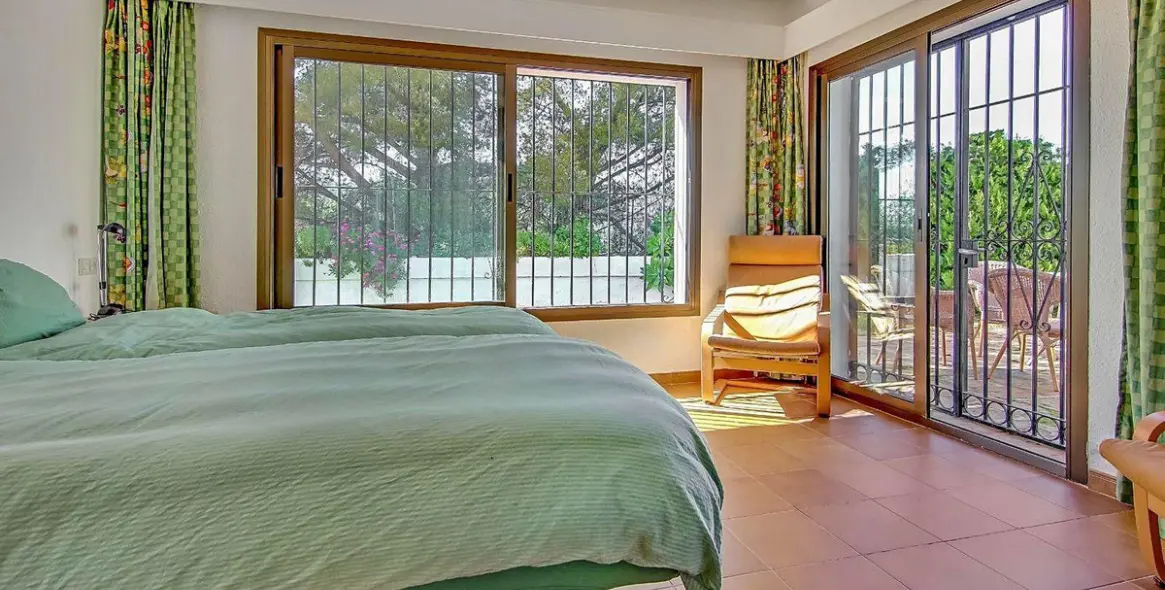 Sale of ground floor apartment in Istán 10