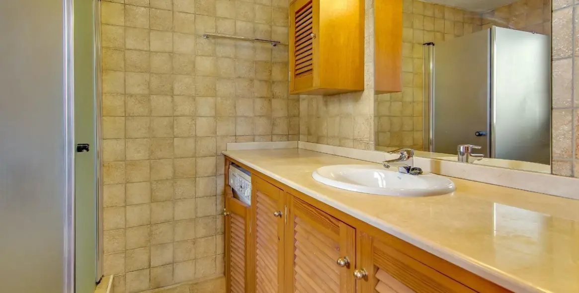 Sale of ground floor apartment in Istán 11