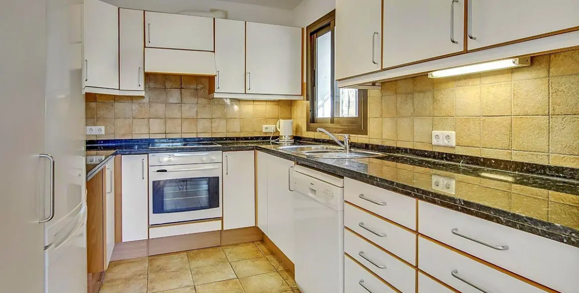 Sale of ground floor apartment in Istán 16