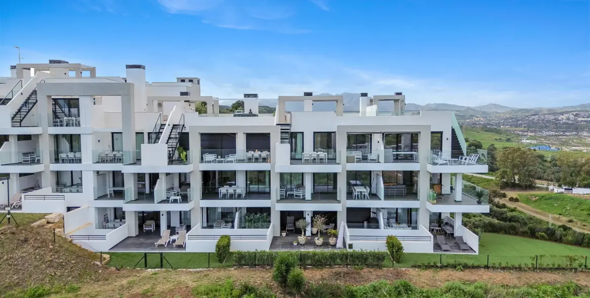 Venta de apartamento en planta media en Mijas 2