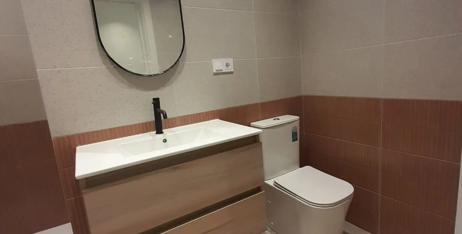 Sale of ground floor apartment in Málaga 9
