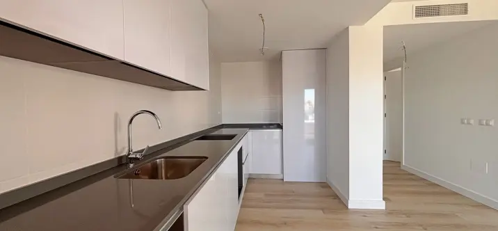 Sale of middle floor apartment in Nueva Andalucía 4