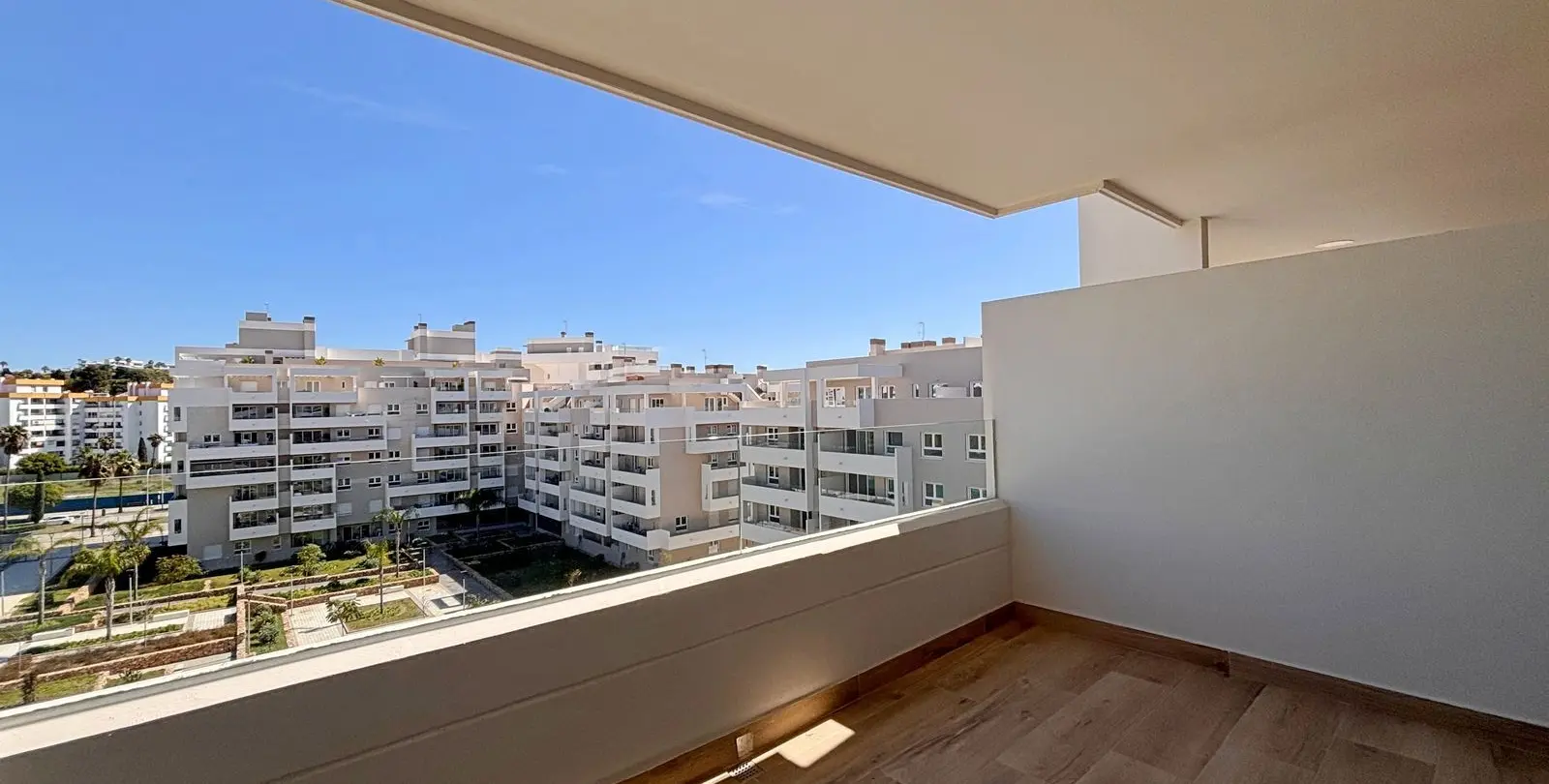 Sale of middle floor apartment in Nueva Andalucía 3