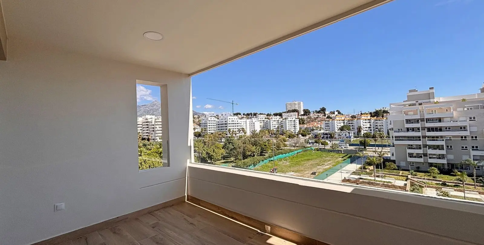 Sale of middle floor apartment in Nueva Andalucía 11