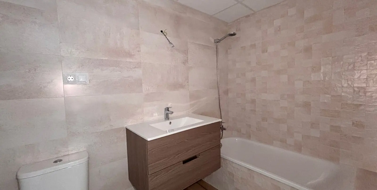 Sale of middle floor apartment in Nueva Andalucía 21