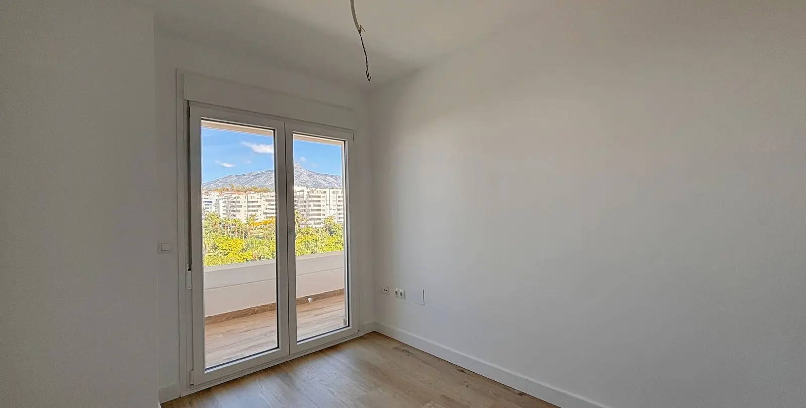 Sale of middle floor apartment in Nueva Andalucía 23