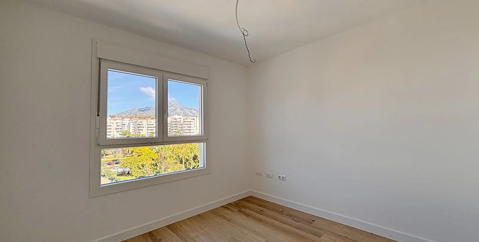 Sale of middle floor apartment in Nueva Andalucía 28