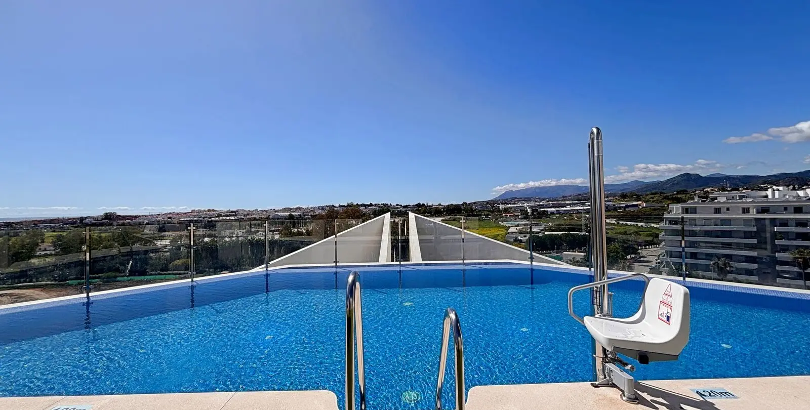 Sale of middle floor apartment in Nueva Andalucía 35