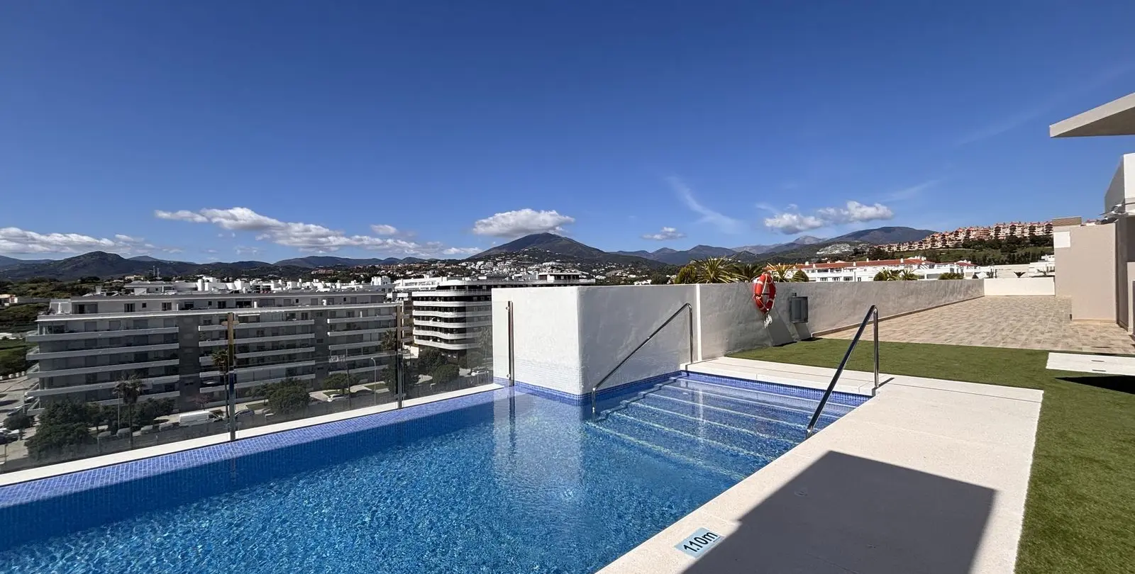 Sale of middle floor apartment in Nueva Andalucía 39