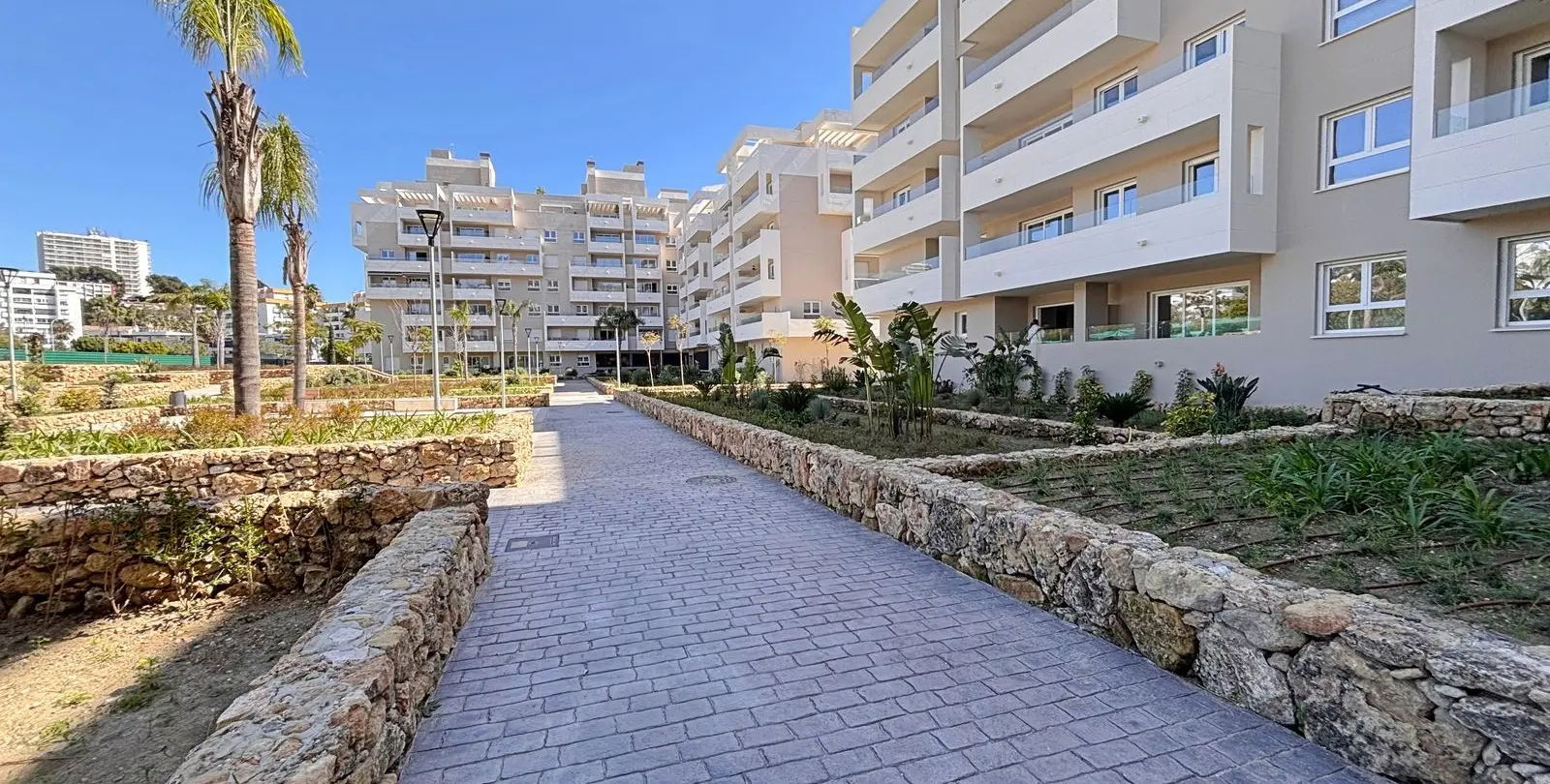 Sale of middle floor apartment in Nueva Andalucía 42