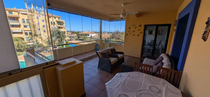 Продажа апартаментов на среднем этаже в San Pedro de Alcántara 1