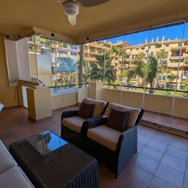 Продажа апартаментов на среднем этаже в San Pedro de Alcántara