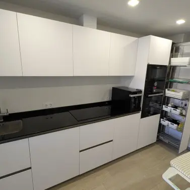 Продажа апартаментов на среднем этаже в San Pedro de Alcántara