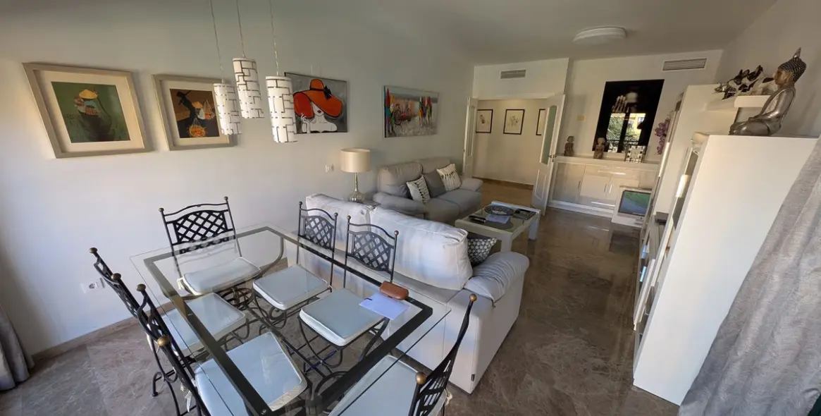 Sale of middle floor apartment in San Pedro de Alcántara 10