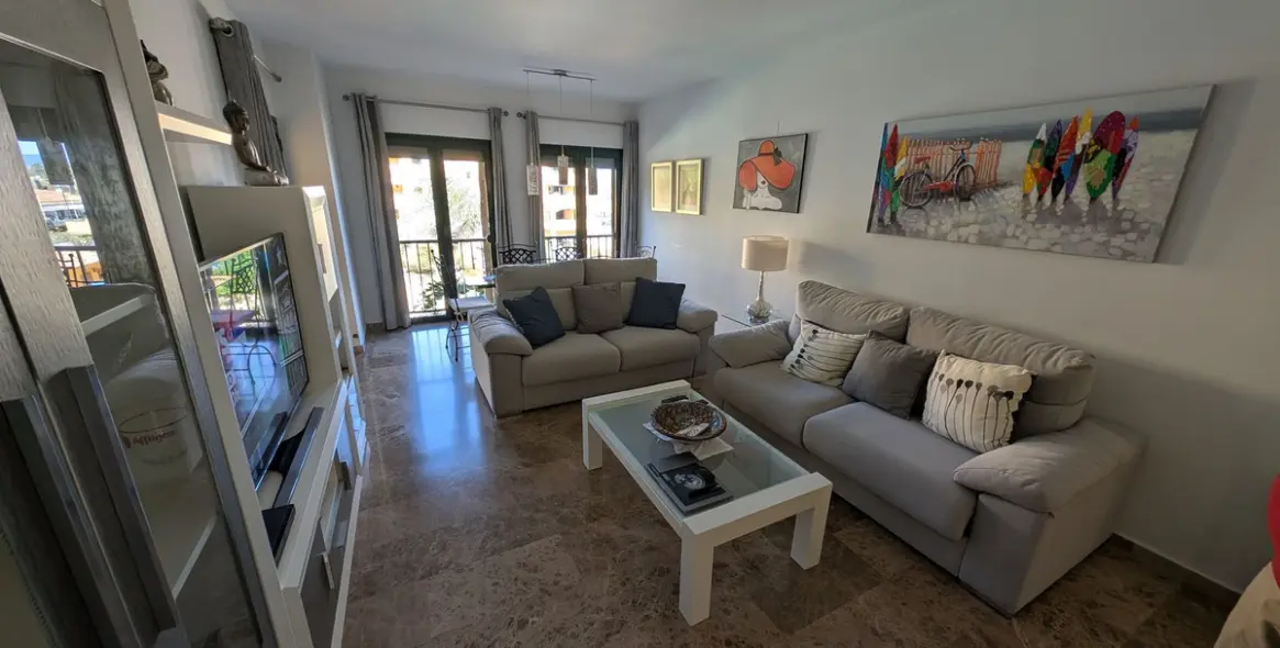 Sale of middle floor apartment in San Pedro de Alcántara 11