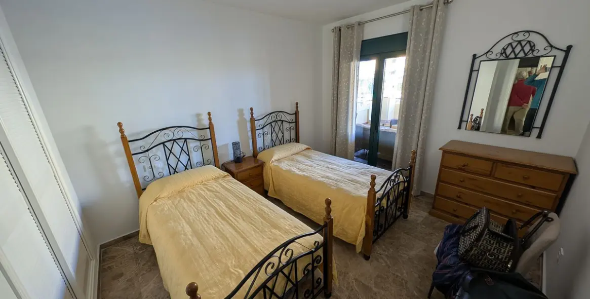 Sale of middle floor apartment in San Pedro de Alcántara 12