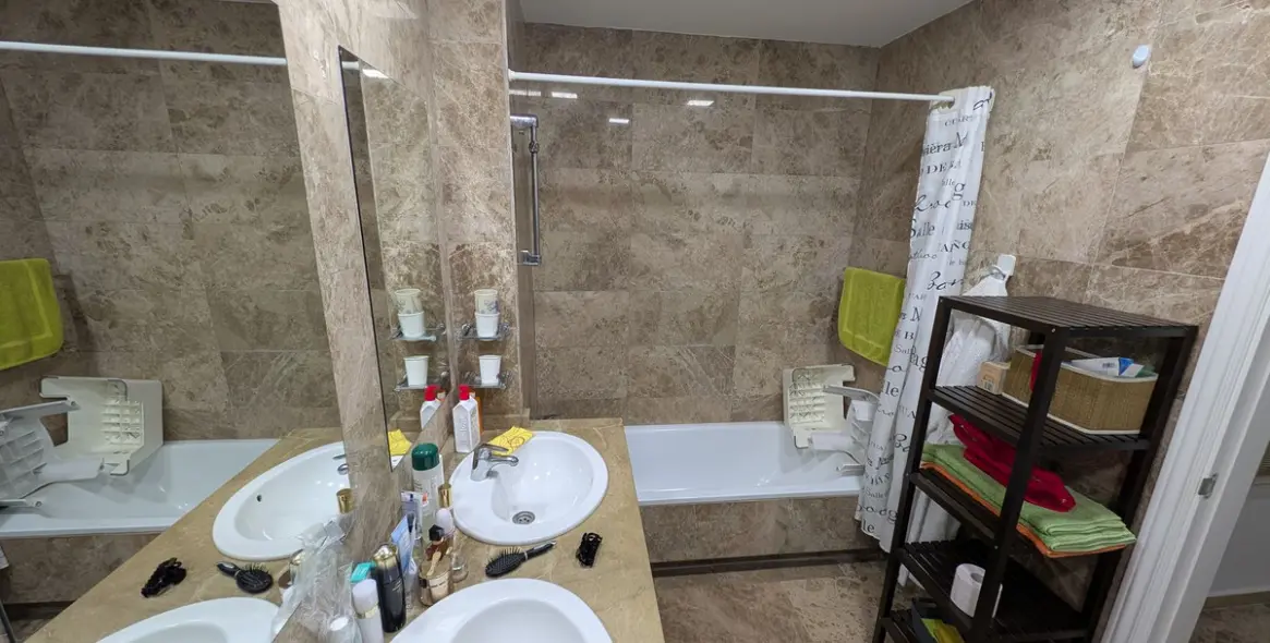 Sale of middle floor apartment in San Pedro de Alcántara 17