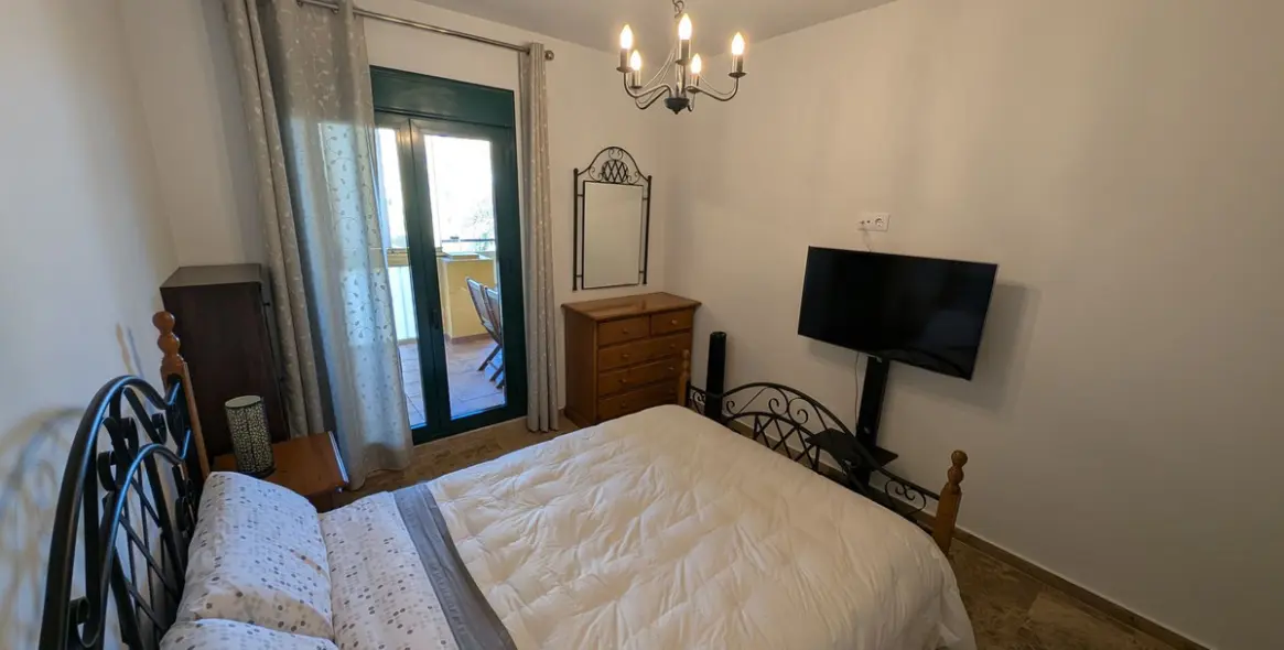 Sale of middle floor apartment in San Pedro de Alcántara 19