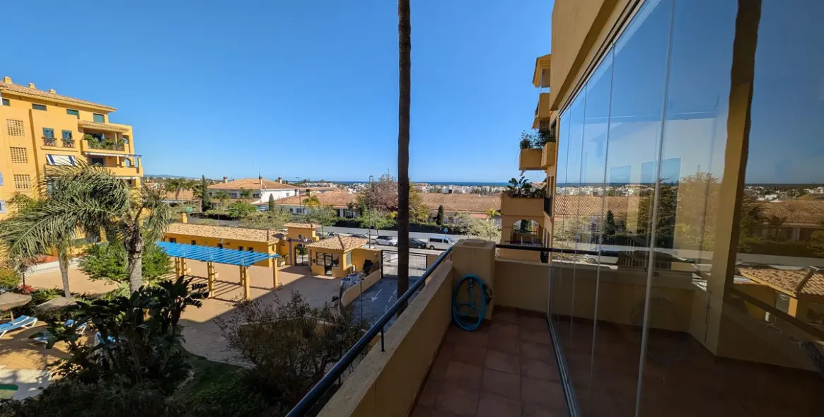 Sale of middle floor apartment in San Pedro de Alcántara 20