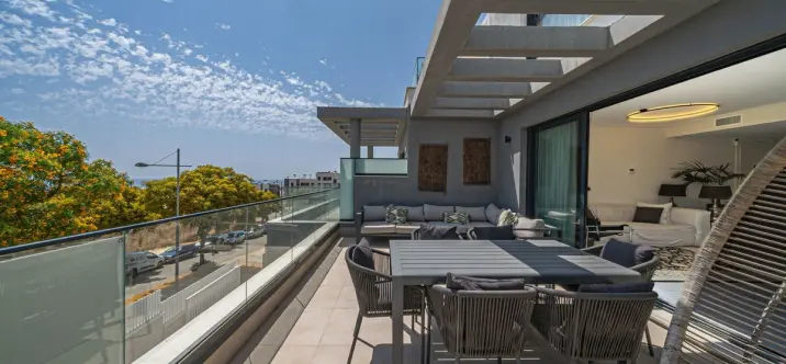 Sale of middle floor apartment in Estepona 0