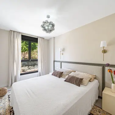 Sale of middle floor apartment in Estepona